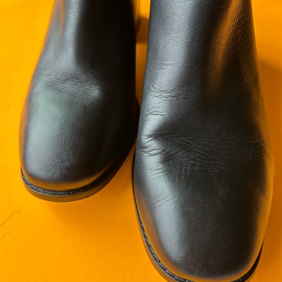 Seychelles Sleek Black Leather Pull On Ankle Boots   Size 9.5 - Picture 3 of 12